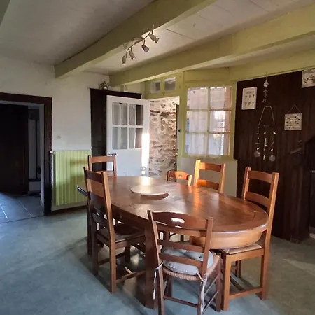 펜션 Maison En Pierres Pradinas