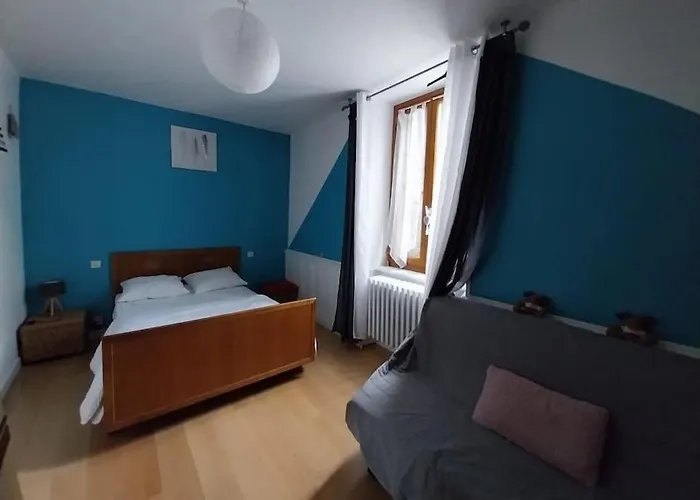 펜션 Maison En Pierres Pradinas